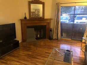 505 Oppenheimer Dr, Unit 202 in Los Alamos, NM - Building Photo - Building Photo