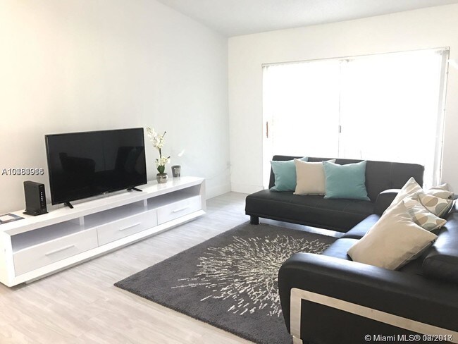 4520 NW 107th Ave-Unit -"205-10" in Doral, FL - Building Photo - Building Photo