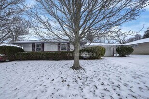 1638 Parkinson Dr in Reynoldsburg, OH - Building Photo