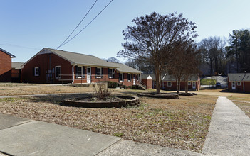 Mayview Apartments in Raleigh, NC - Foto de edificio - Building Photo