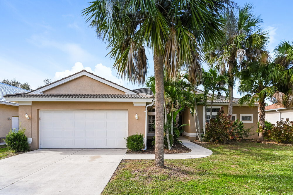 12797 Vista Pine Cir in Ft. Myers, FL - Building Photo