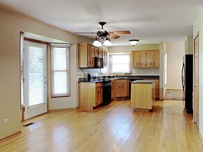 302 Thames Dr in Shorewood, IL - Building Photo - Building Photo