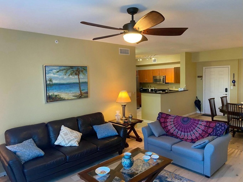 802 W Windward Way, Unit 203 in Lantana, FL - Building Photo