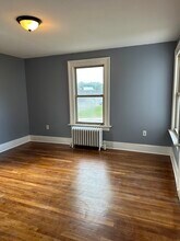 308 N Main St, Unit B in Naugatuck, CT - Foto de edificio - Building Photo