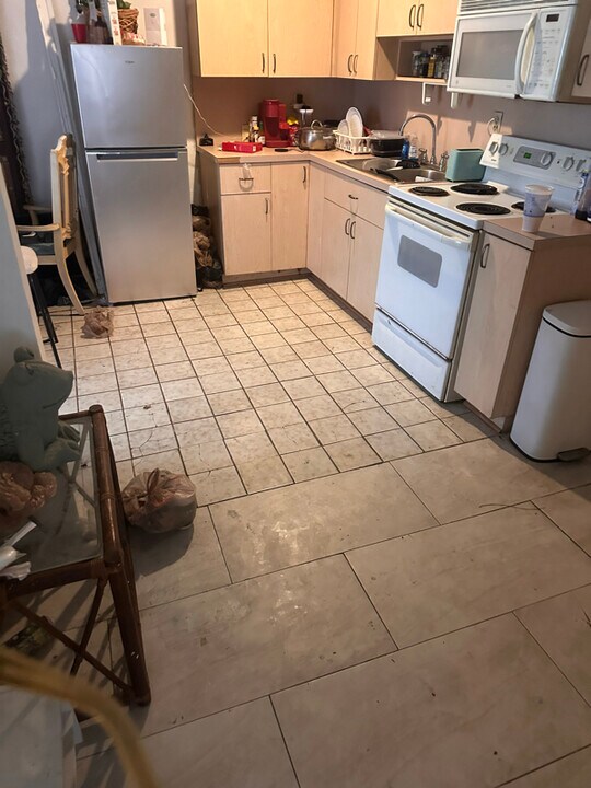 104 NE 2nd St in Dania Beach, FL - Building Photo