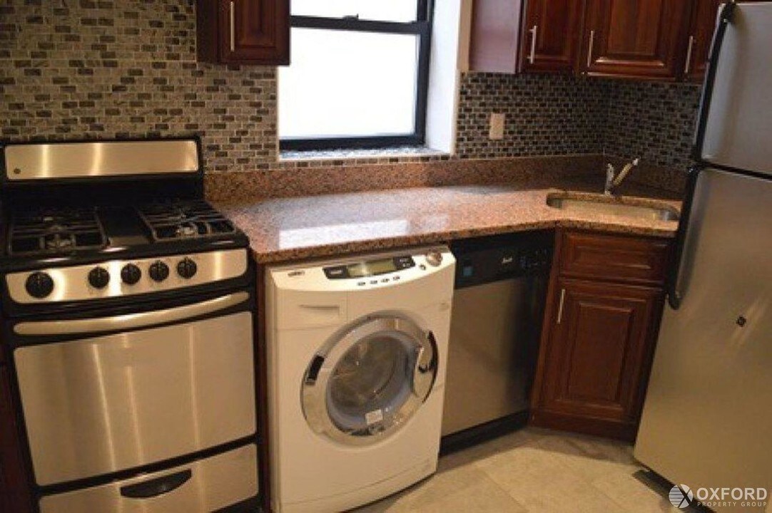 214 W 109th St-Unit -4-B in New York, NY - Building Photo