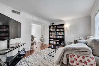 6940 Roswell Rd, Unit 5B in Atlanta, GA - Building Photo - Building Photo
