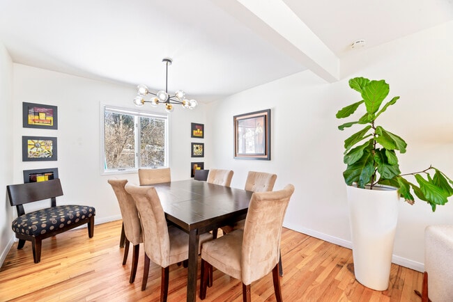 446 Roedel Pl in Paramus, NJ - Building Photo - Building Photo