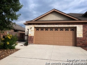 property at 565 Creekside Cir