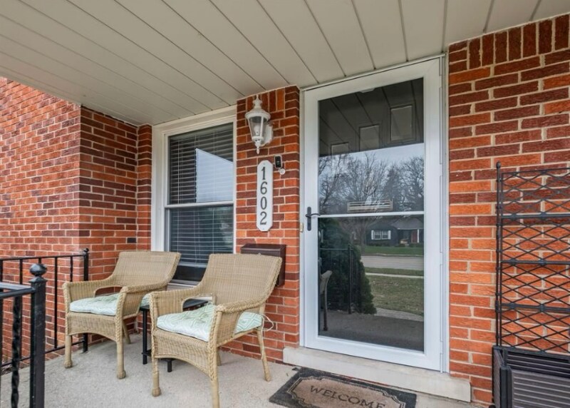 1602 E Maple Rd in Birmingham, MI - Building Photo