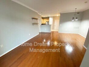 2465 Army Navy Dr in Arlington, VA - Building Photo - Building Photo