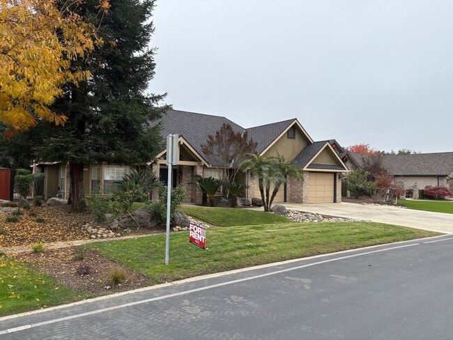 5503 W Sweet Dr in Visalia, CA - Building Photo - Building Photo