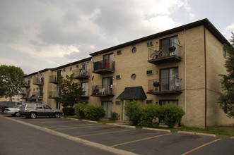 4241 Jennifer Ln in Arlington Heights, IL - Foto de edificio - Building Photo