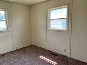1210 Eisenhower Ave-Unit -1214 Eisenhower Ave. in Great Bend, KS - Building Photo - Building Photo