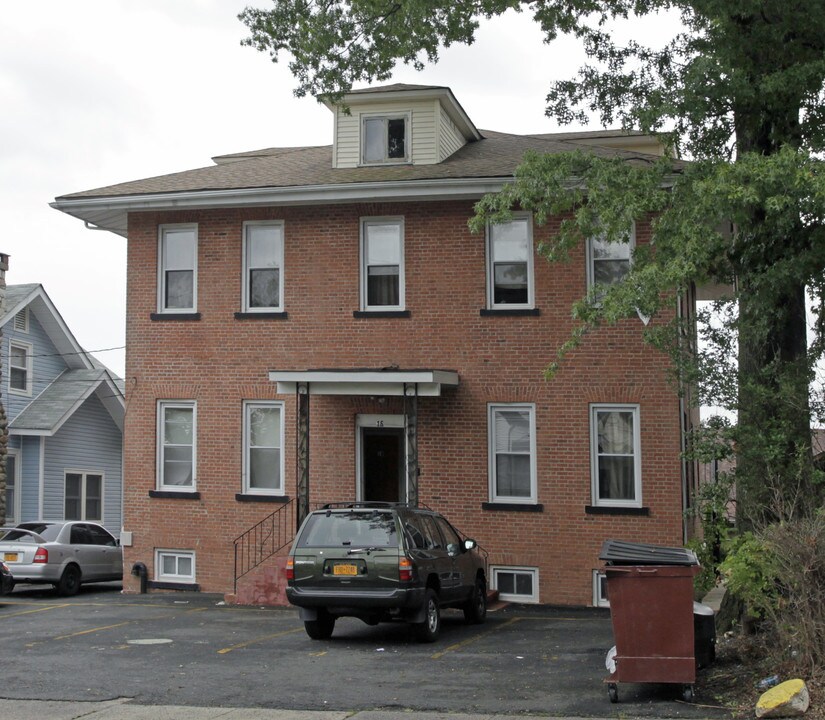 16 S Madison Ave in Spring Valley, NY - Foto de edificio