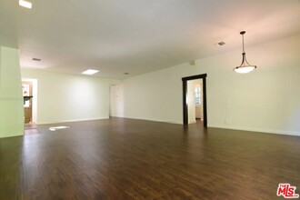 3242 Velma Dr in Los Angeles, CA - Building Photo - Building Photo