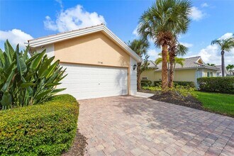 7716 Uliva Way in Sarasota, FL - Building Photo - Building Photo