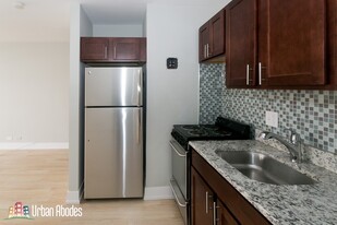 428 W Wellington Ave, Unit M05B in Chicago, IL - Building Photo - Building Photo