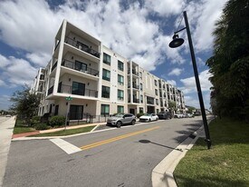 8001 NW 41st St, Unit F-207 in Doral, FL - Building Photo