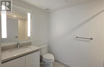 4015 The Exchange in Mississauga, ON - Building Photo - Building Photo