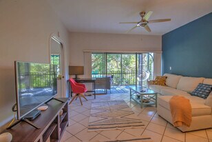 3310 Europa Dr in Naples, FL - Building Photo