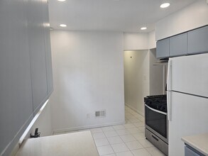 198 Teaneck Rd, Unit 1st Floor in Ridgefield Park, NJ - Foto de edificio - Building Photo