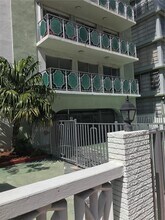 1732 Meridian Ave in Miami Beach, FL - Foto de edificio - Building Photo