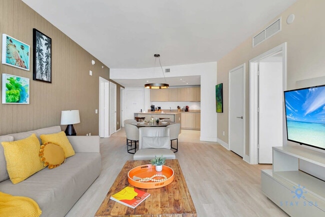 4111 S Ocean Dr in Hollywood, FL - Building Photo - Building Photo