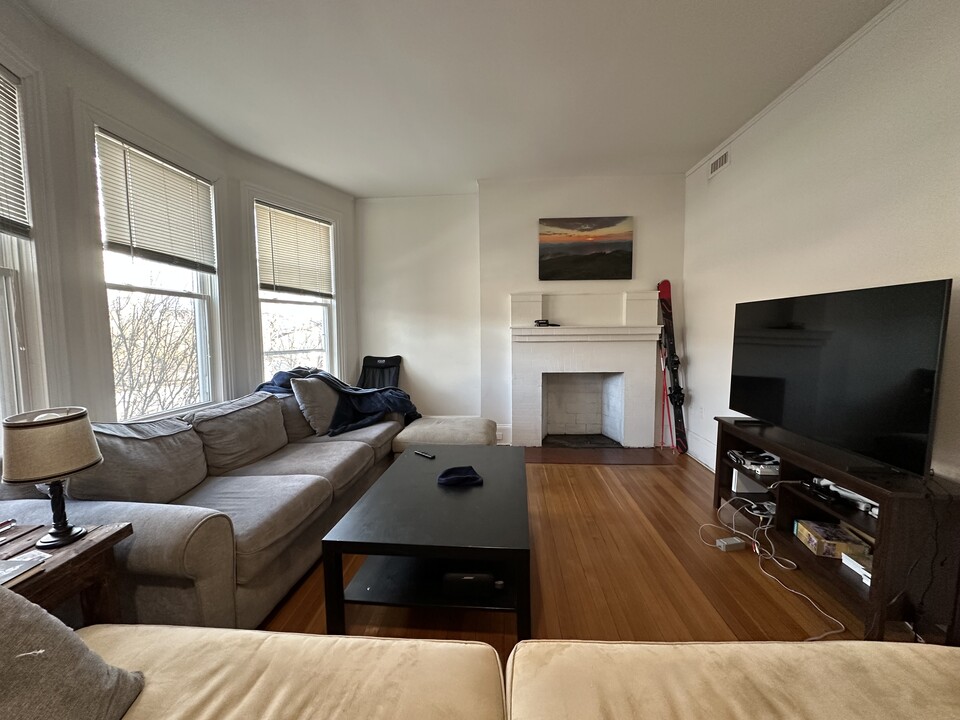 1516 Commonwealth Ave, Unit 1 in Boston, MA - Building Photo