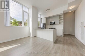 25-125 Holly St in Toronto, ON - Building Photo - Building Photo