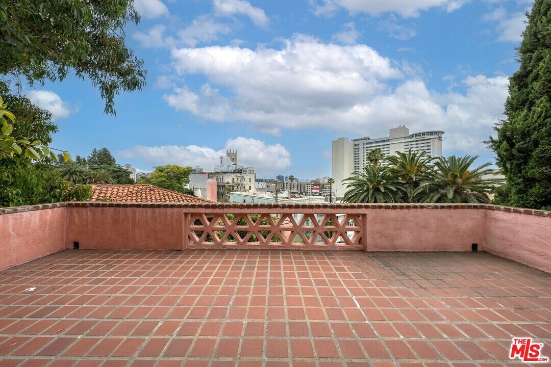 1903 N Orchid Ave in Los Angeles, CA - Building Photo