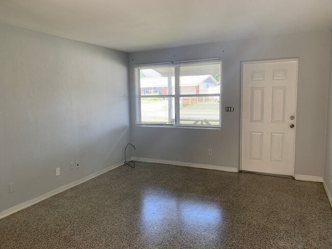 1703 Edgewater Dr in Edgewater, FL - Building Photo - Building Photo