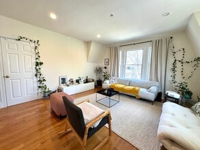 10 Selkirk Rd, Unit 3 in Boston, MA - Building Photo - Building Photo