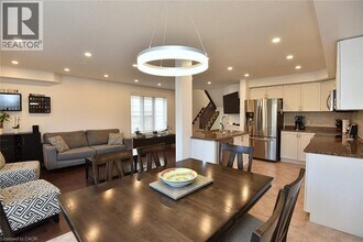 102 Celestial Cres in Hamilton, ON - Building Photo - Building Photo