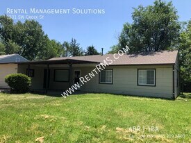1331 SW Croix St in Topeka, KS - Building Photo