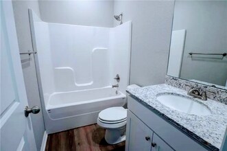 321 Grove Ln in Bentonville, AR - Building Photo - Building Photo