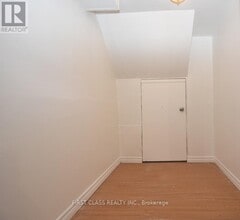 49 Longford Dr in Newmarket, ON - Building Photo - Building Photo