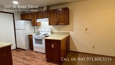240 SE Kane Dr in Gresham, OR - Building Photo - Building Photo