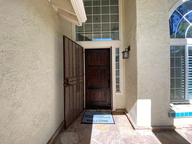 1384 Woodview Ct in Oceanside, CA - Foto de edificio - Building Photo