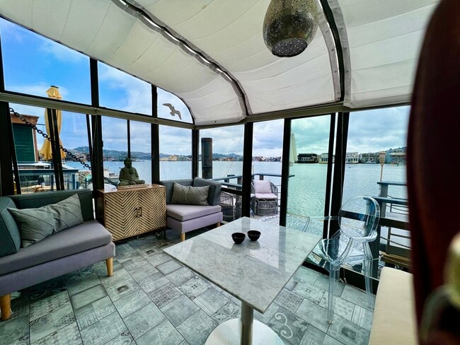 10 Issaquah Dock in Sausalito, CA - Building Photo - Building Photo