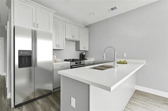 9216 Edinburgh St in New Orleans, LA - Foto de edificio - Building Photo