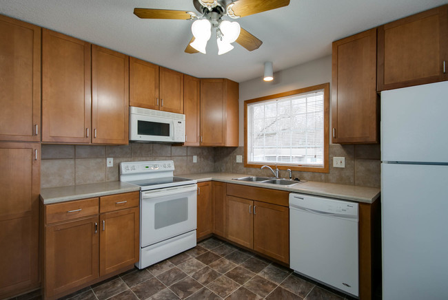 Brush Creek Duplexes in Manhattan, KS - Foto de edificio - Building Photo