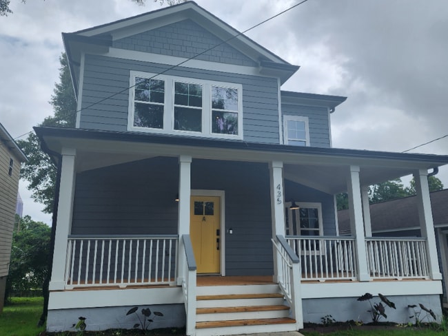 435 Elm St NW