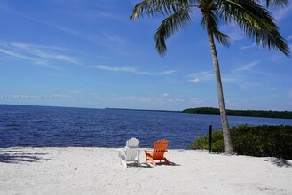 6206 Paradise Point Dr in Palmetto Bay, FL - Building Photo - Building Photo