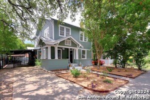 619 Cedar St in San Antonio, TX - Building Photo