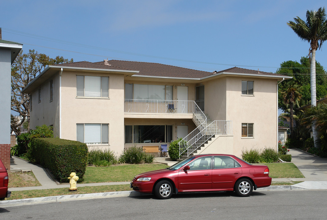 236-242 Estrella St in Ventura, CA - Foto de edificio