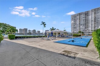 2780 NE 183rd St, Unit 909 in Aventura, FL - Building Photo - Building Photo