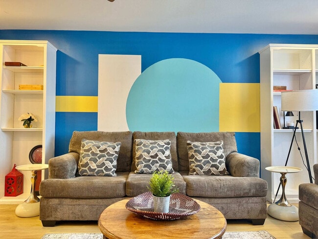 215 Piedmont Ave NE in Atlanta, GA - Foto de edificio - Building Photo