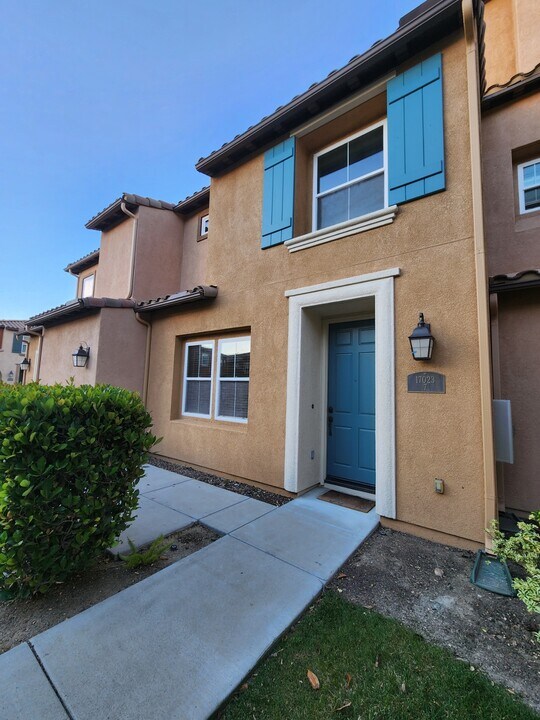 17023 Calle Trevino in San Diego, CA - Foto de edificio