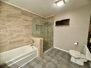 200 Chesterfield Ct in Schaumburg, IL - Building Photo - Building Photo